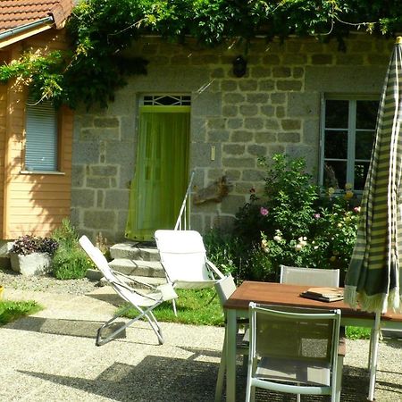 Chez Geppetto Bed and Breakfast Saint-Georges-Nigremont Exteriör bild