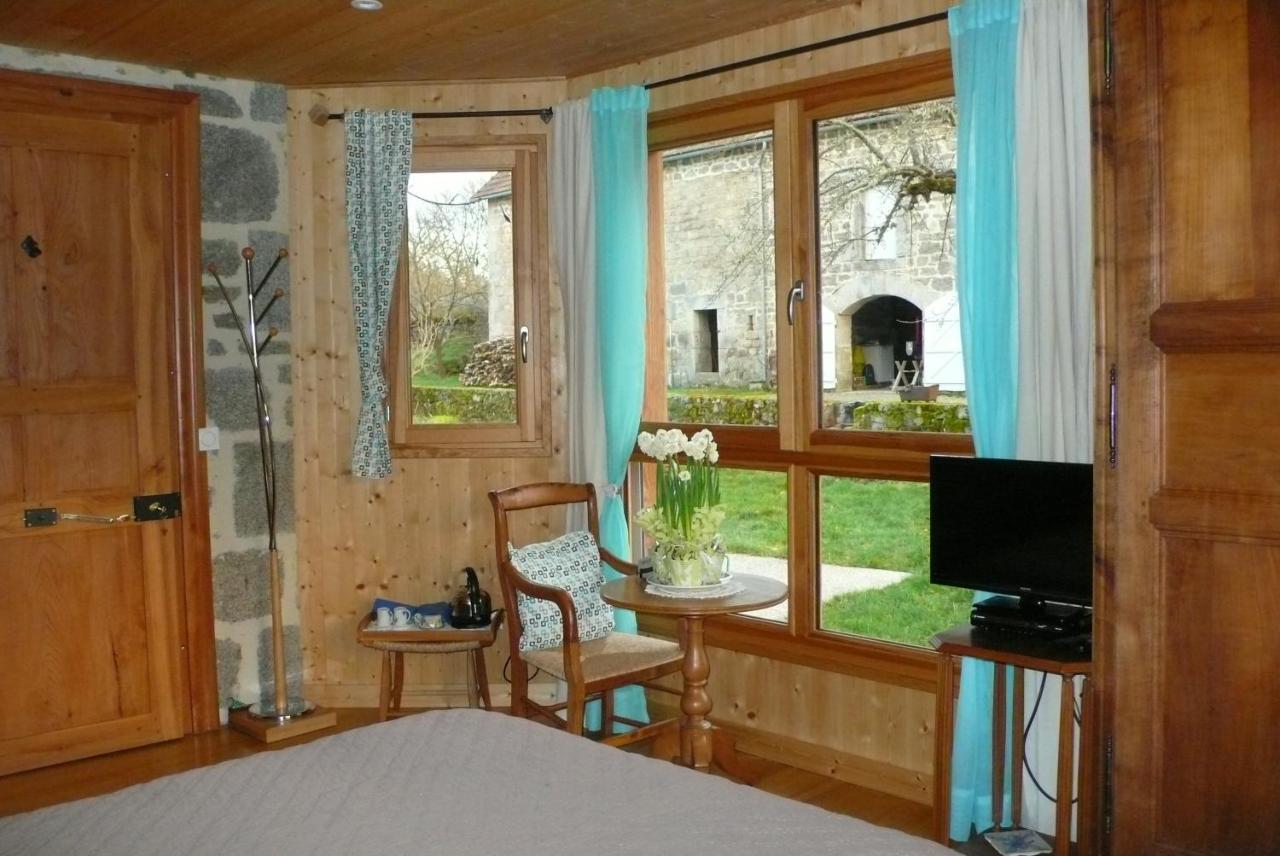 Chez Geppetto Bed and Breakfast Saint-Georges-Nigremont Exteriör bild