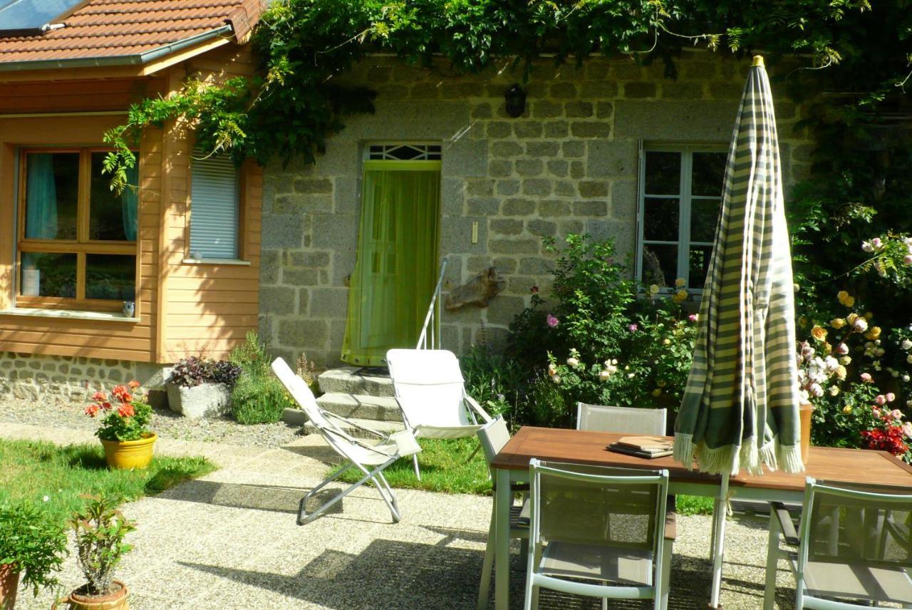 Chez Geppetto Bed and Breakfast Saint-Georges-Nigremont Exteriör bild