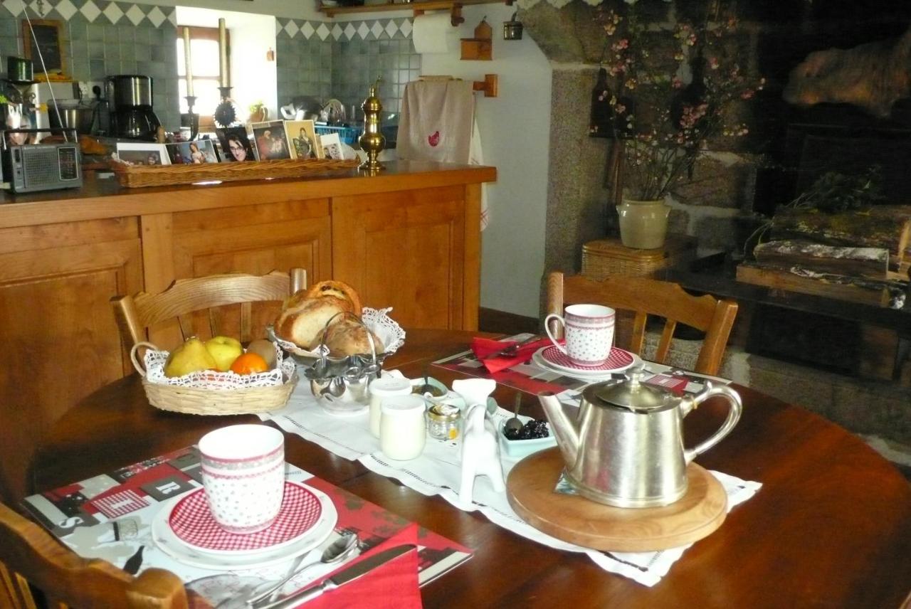 Chez Geppetto Bed and Breakfast Saint-Georges-Nigremont Exteriör bild