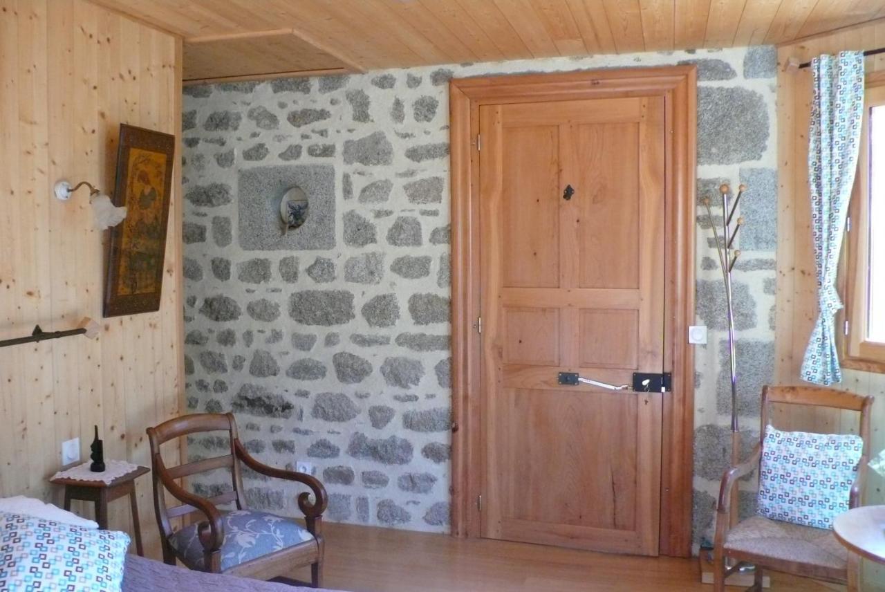 Chez Geppetto Bed and Breakfast Saint-Georges-Nigremont Exteriör bild